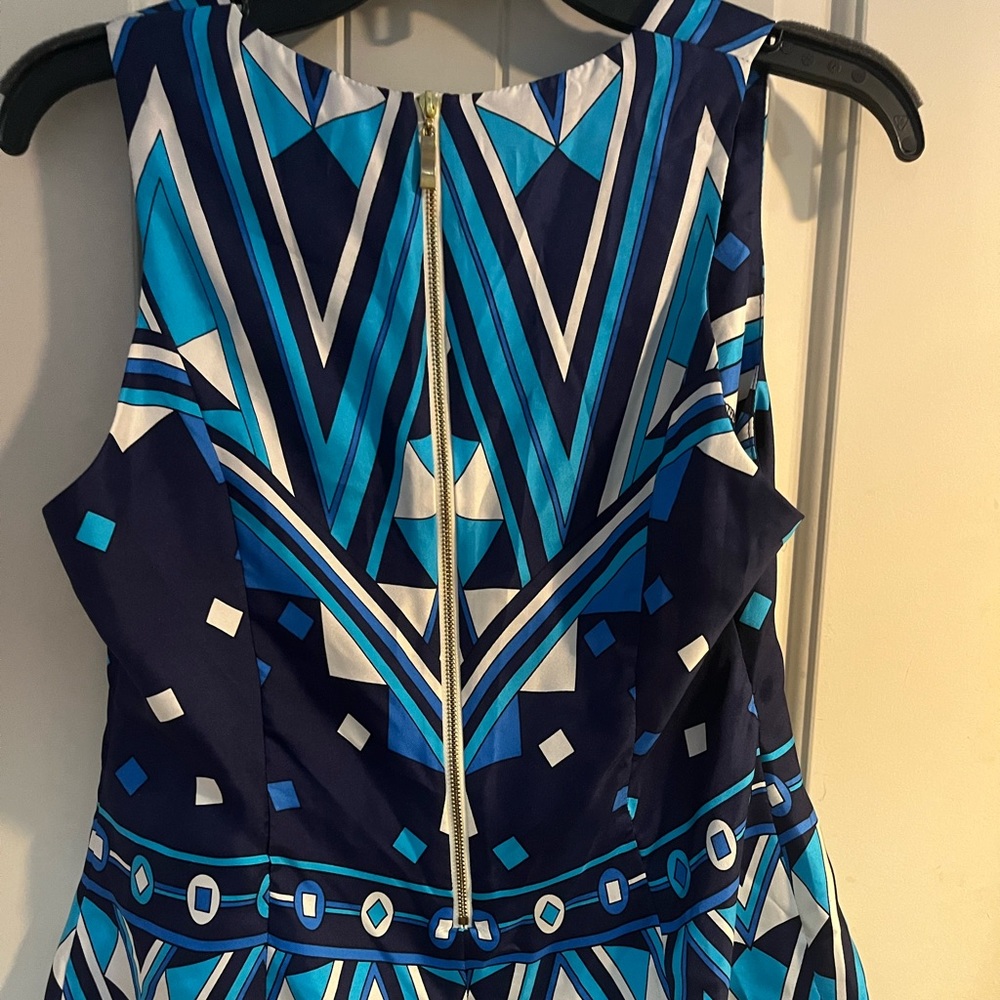 Julie Brown N Y C 100% Silk Blouse Gently Used Condition. Gold zipper up back. - Picture 3 of 7